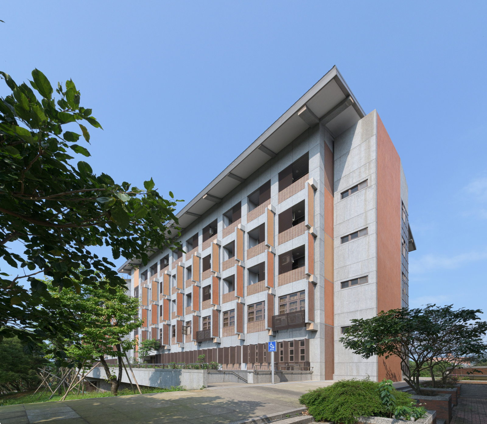 Mackay Junior College of Medicine, Nursing, and Management Classroom & Dormitory Building