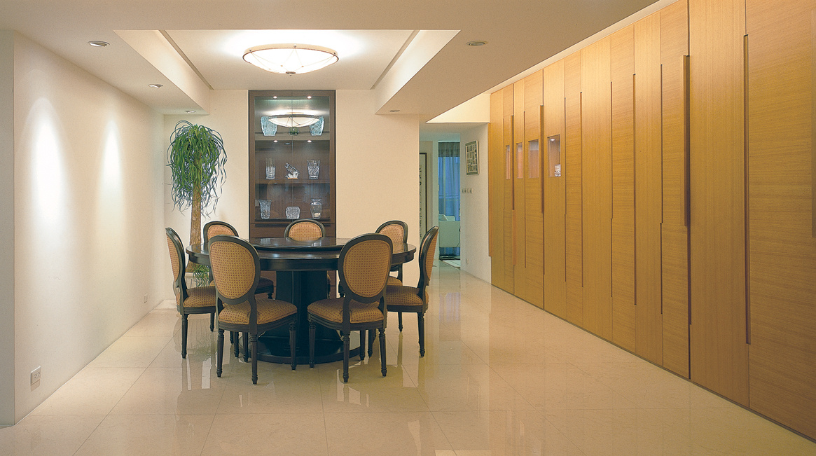 Zong-Hsiao East Road Apartment